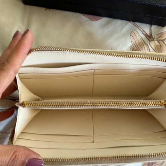 Prada Continental Wallet in fair condition - Picture 4 of 7